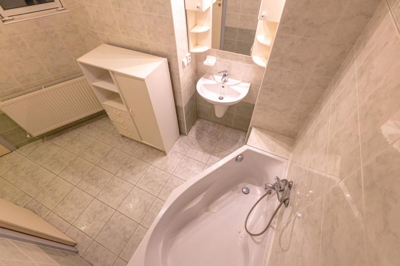 Iren Apartment Bratislava Buitenkant foto