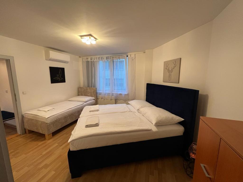 Iren Apartment Bratislava Buitenkant foto