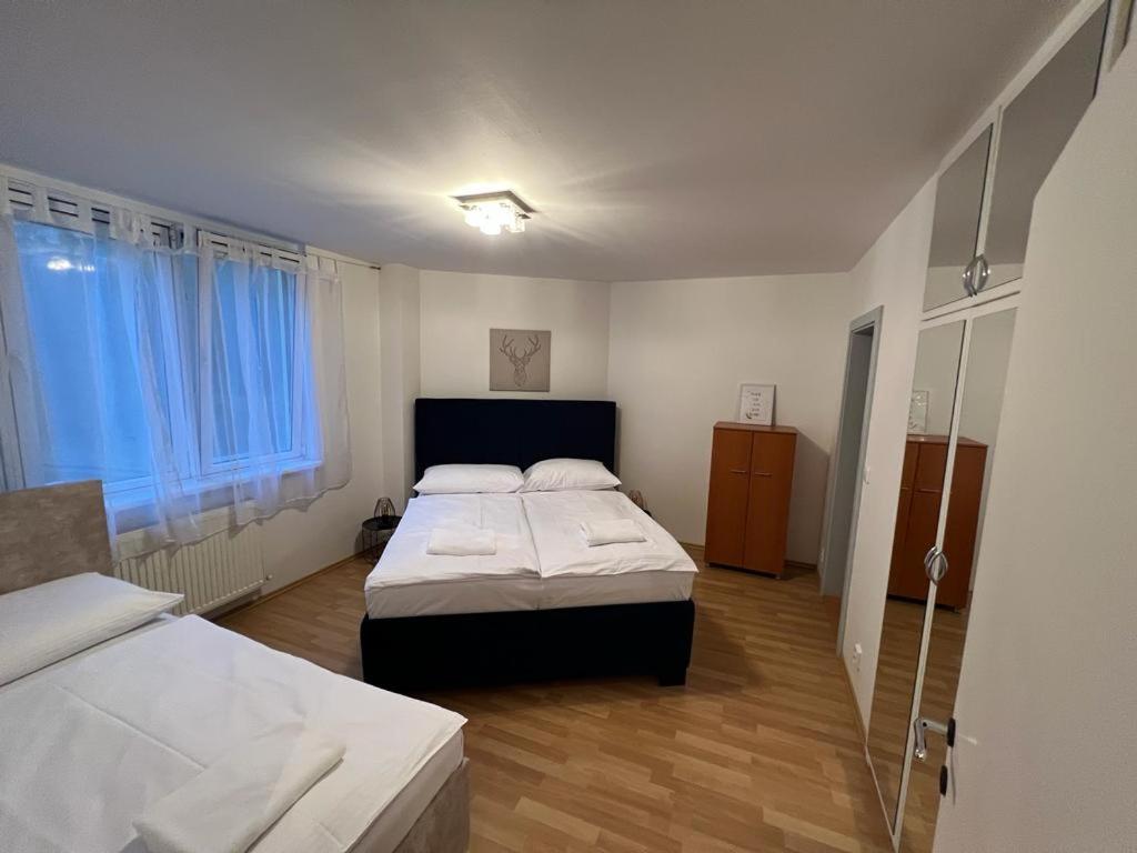 Iren Apartment Bratislava Buitenkant foto